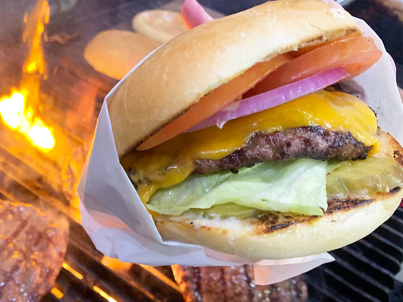 Photo of FATAPPLE'S Cheeseburger - lettuce, tomato, pickles, sliced red onion